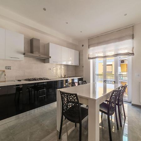 Апартаменты Joivy Delightful 3-Bed Flat With Balcony Рим Экстерьер фото