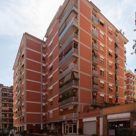 Апартаменты Joivy Delightful 3-Bed Flat With Balcony Рим Экстерьер фото