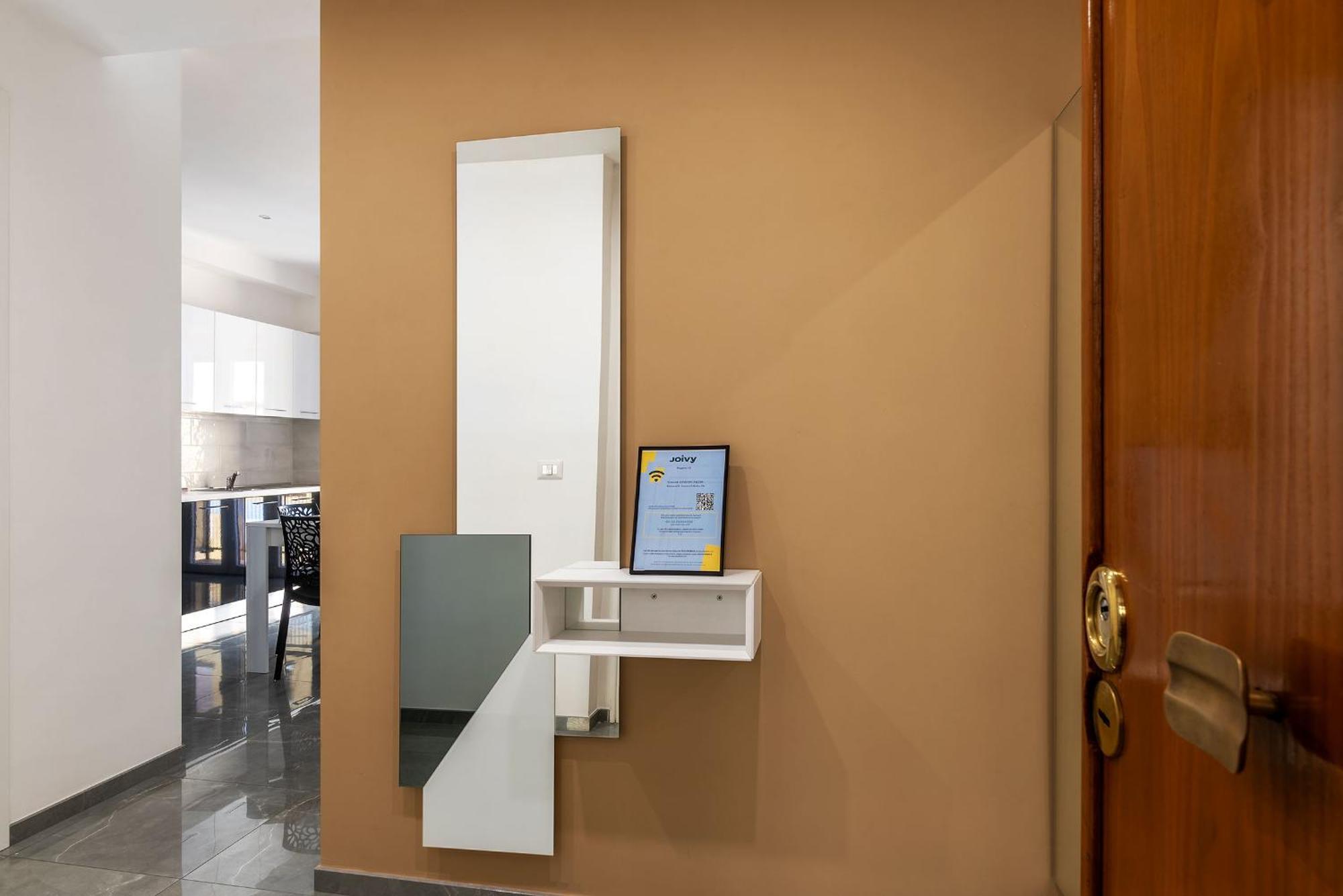 Апартаменты Joivy Delightful 3-Bed Flat With Balcony Рим Экстерьер фото