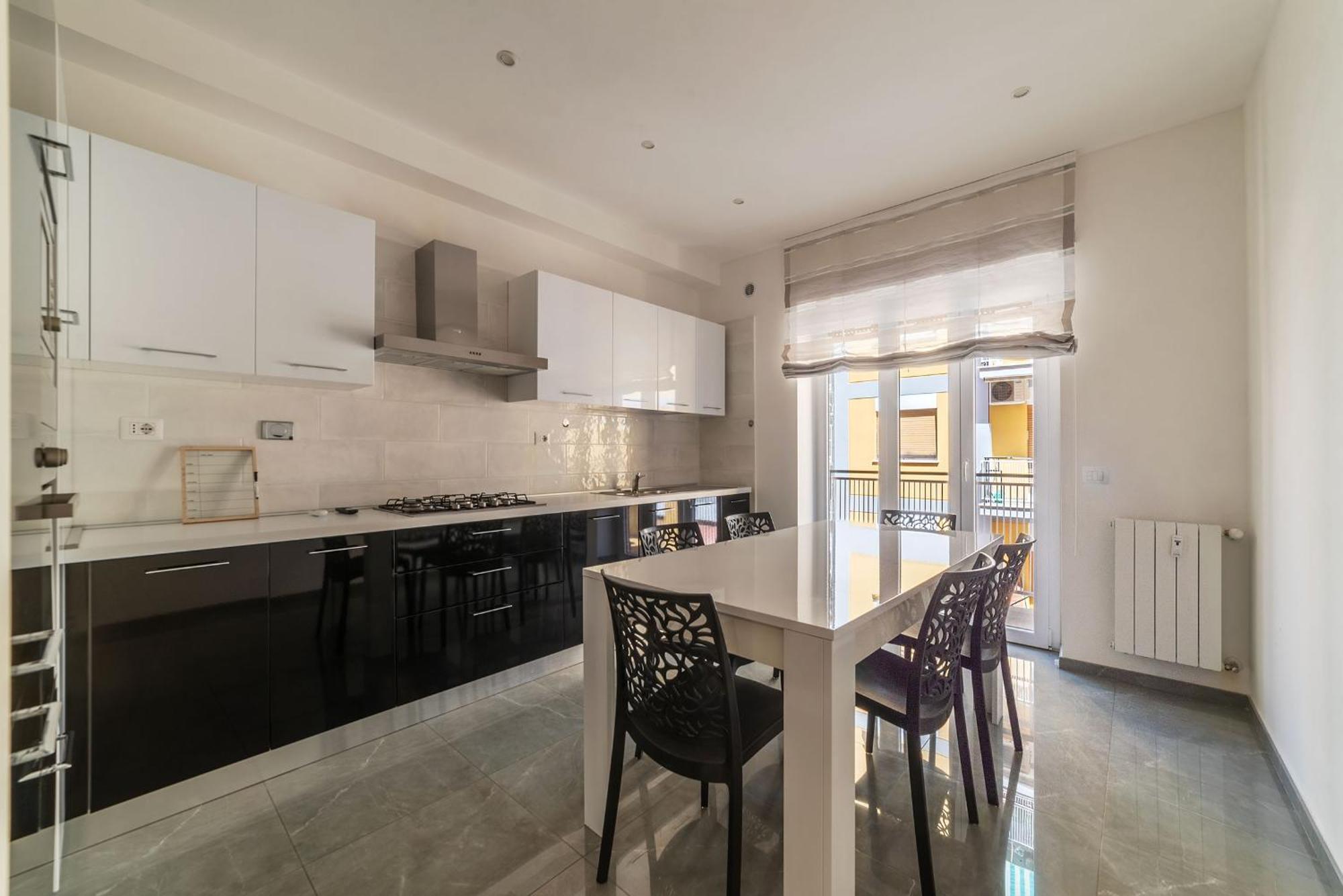 Апартаменты Joivy Delightful 3-Bed Flat With Balcony Рим Экстерьер фото