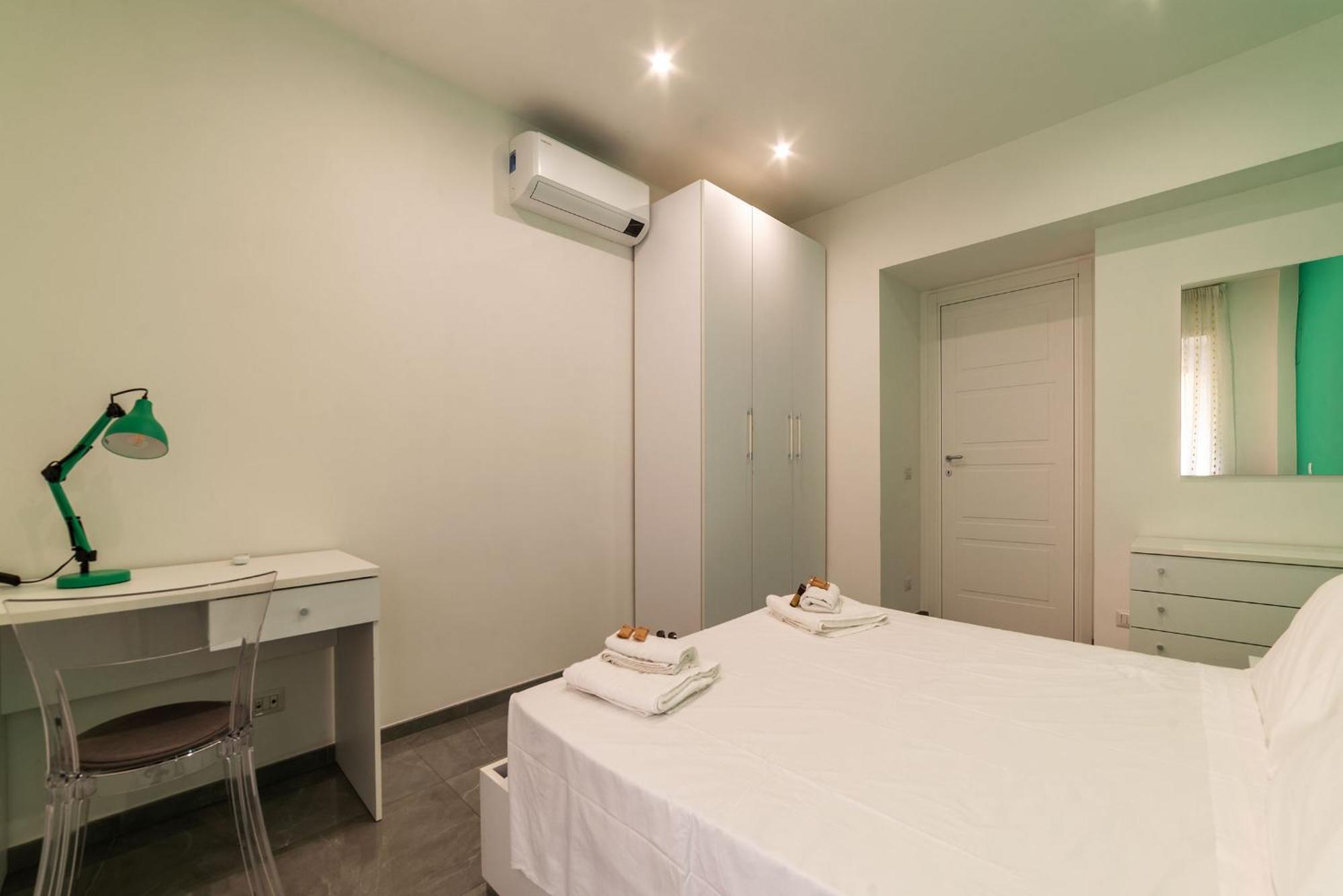 Апартаменты Joivy Delightful 3-Bed Flat With Balcony Рим Экстерьер фото