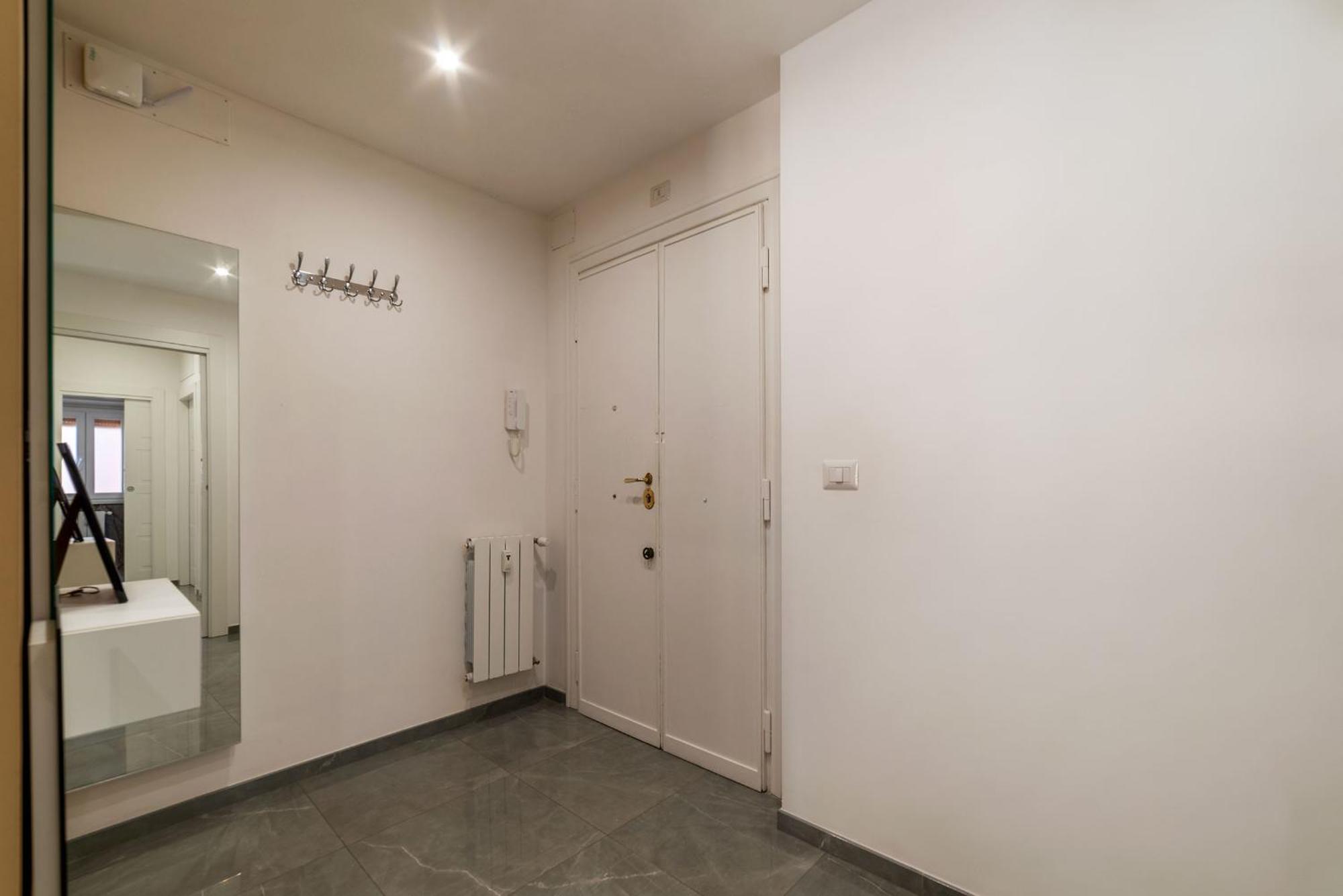 Апартаменты Joivy Delightful 3-Bed Flat With Balcony Рим Экстерьер фото