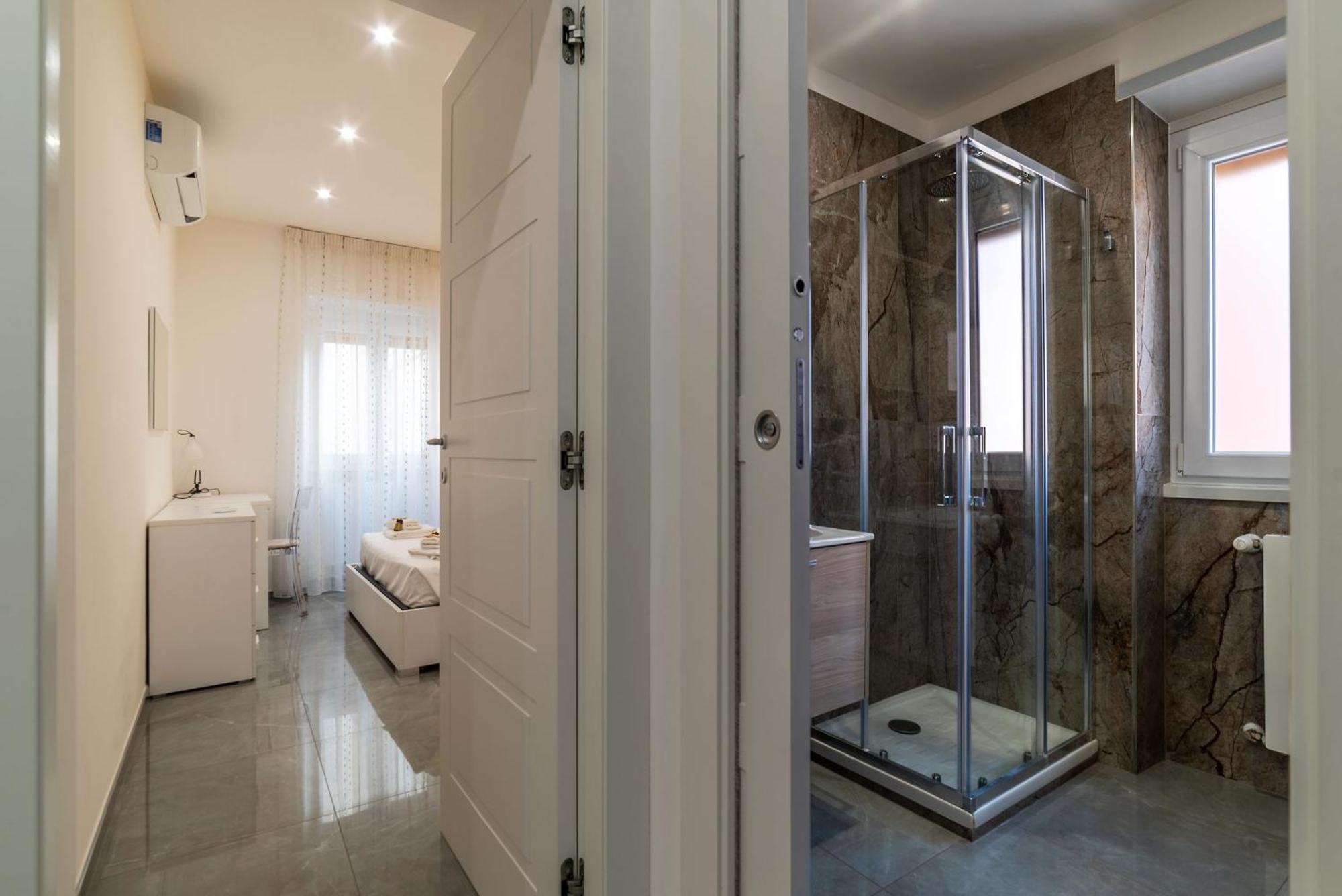 Апартаменты Joivy Delightful 3-Bed Flat With Balcony Рим Экстерьер фото