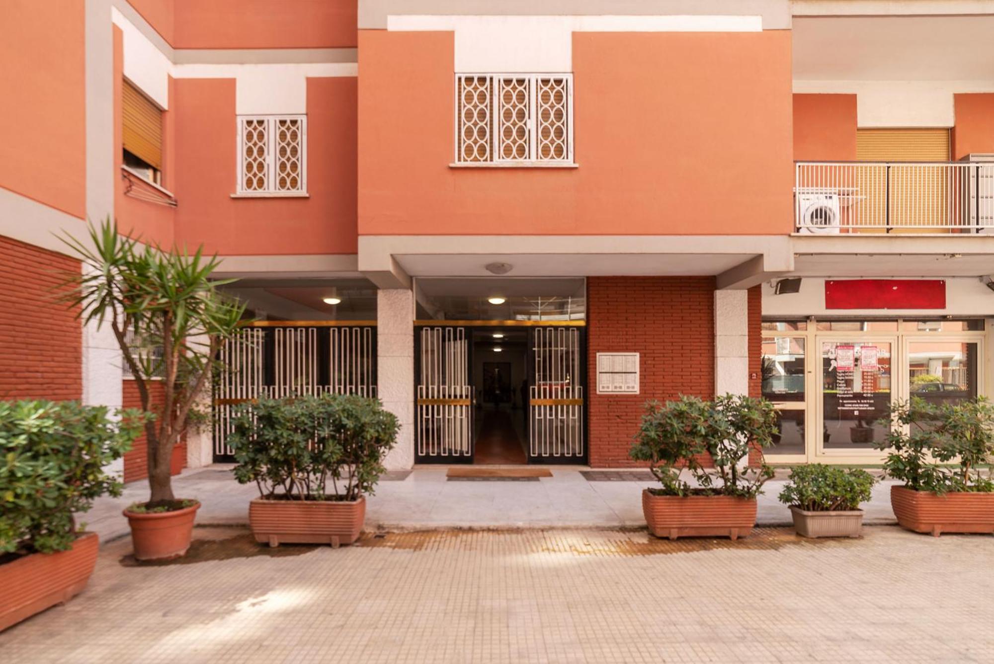 Апартаменты Joivy Delightful 3-Bed Flat With Balcony Рим Экстерьер фото