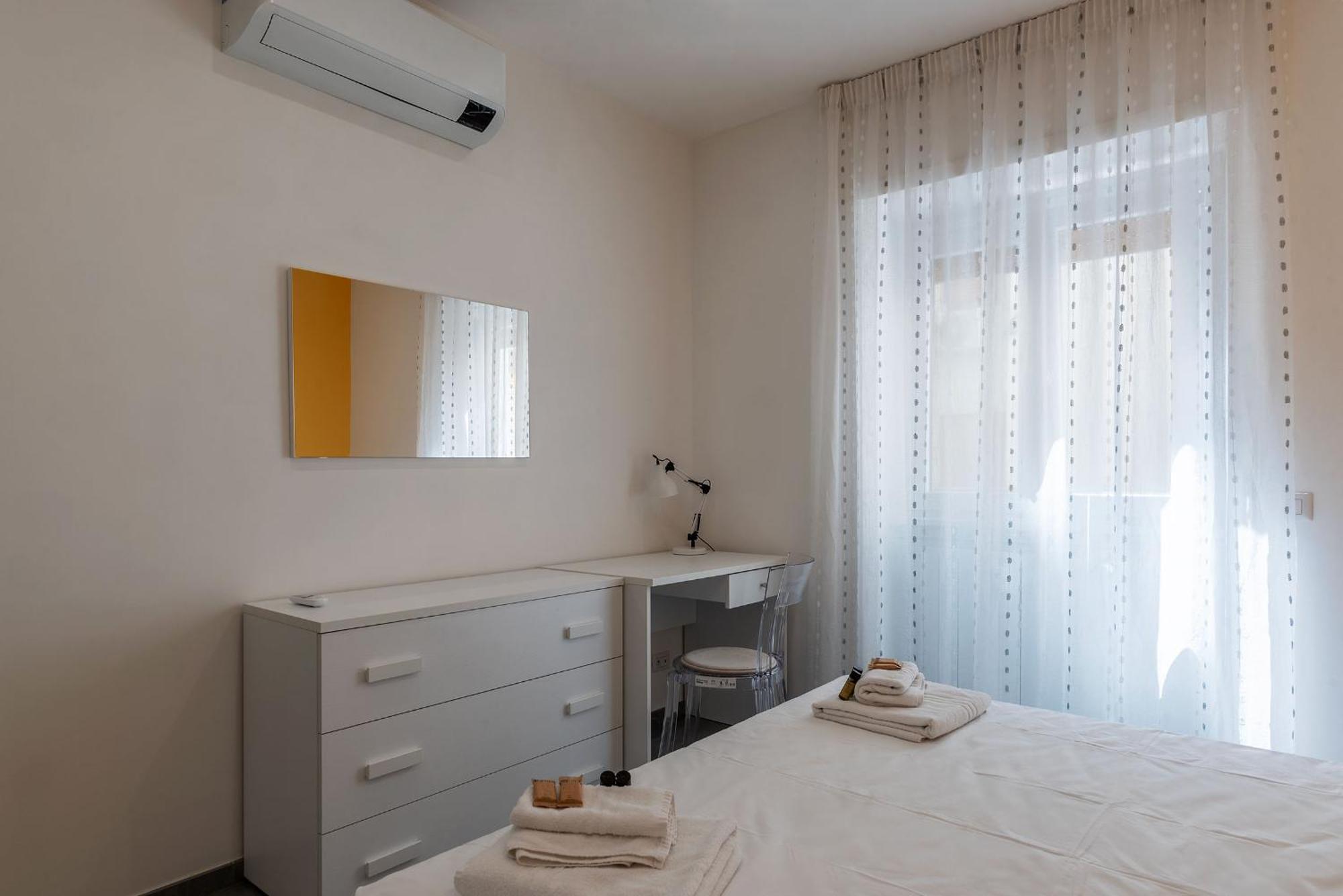 Апартаменты Joivy Delightful 3-Bed Flat With Balcony Рим Экстерьер фото
